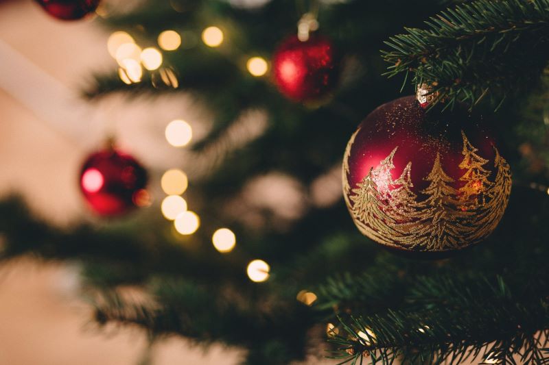 What you must consider before buying pre-lit Christmas trees