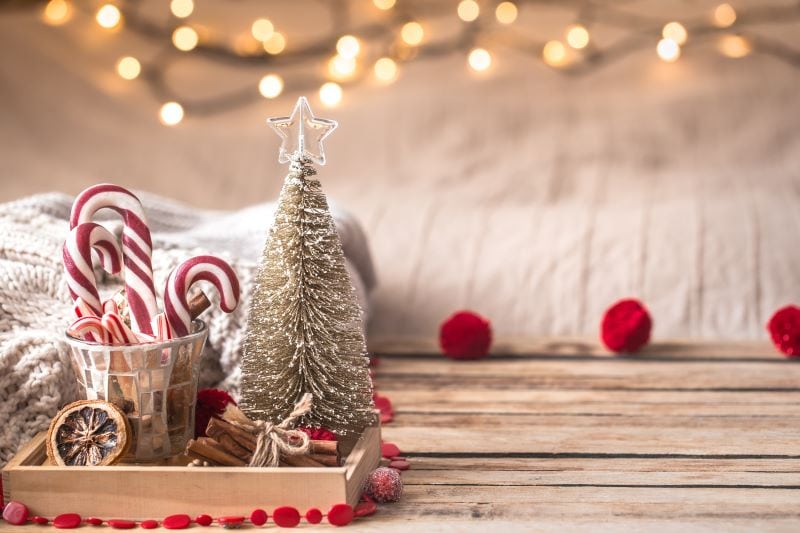 Make Holiday Decorating Less Stressful With Artificial Garlands