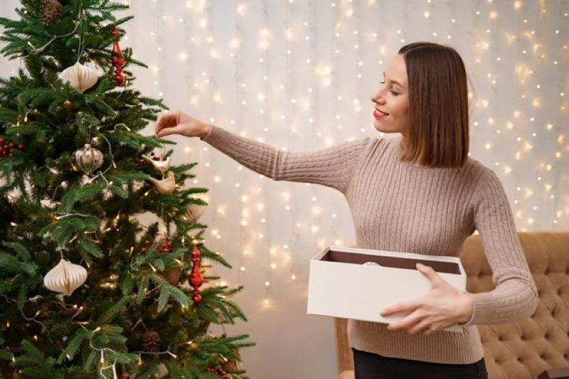 9 Foot Artificial Christmas Trees: How to Decide On Your Decor